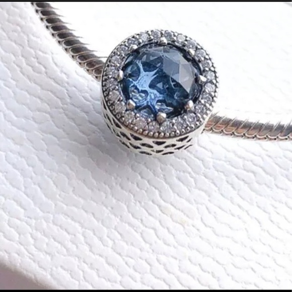 Auth PANDǑRA SILVER Silver Snake Chain Barrel Clasp Bracelet with a charm - Picture 2 of 3